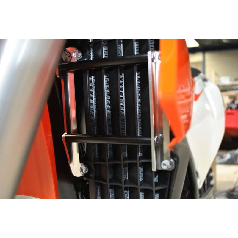 RADIATOR GUARDS HVA TC/FC 18 - 19010957 - Dr Rider