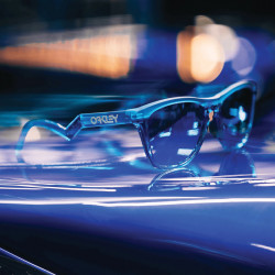 Lunettes de soleil OAKLEY Frogskins™ Hybrid Fabio Quartararo Signature Series Matte Acid Blue - verres Prizm Sapphire | Dr Rider